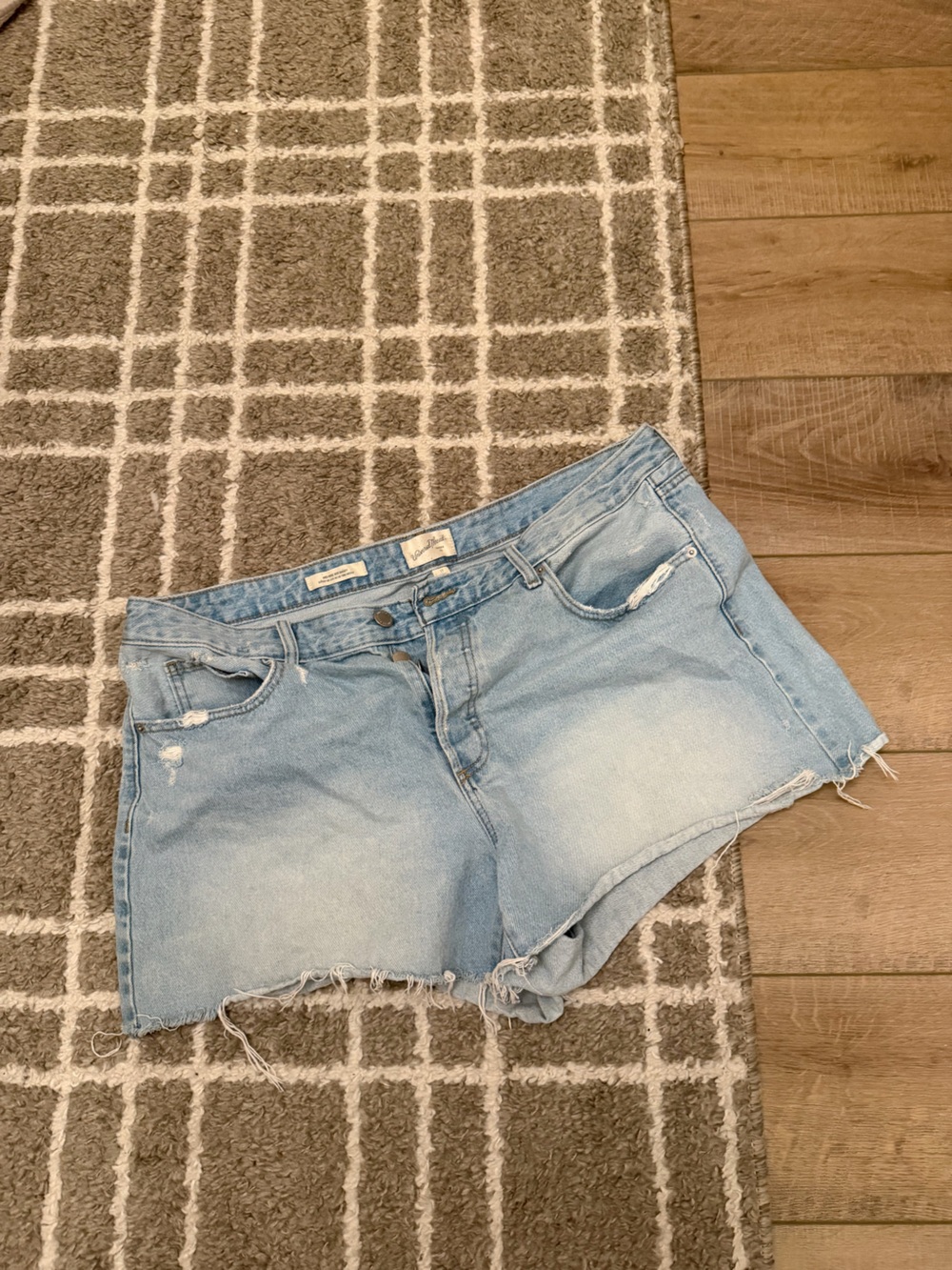 Universal Thread Light Wash High-Rise Denim Shorts